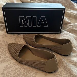 MIA Women's Knit Pointed Toe Flats in Tan